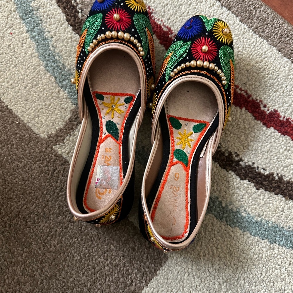 Pakistani like new girls shoes size 5